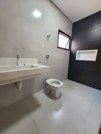 Imagem Casa de Luxo no Condomínio Parque Ibiti Reserva em Sorocaba-SP: 3 Quartos, 1 Suíte, 2 Salas, 3 Banheiros, 2 Vagas de Garagem - 218m².