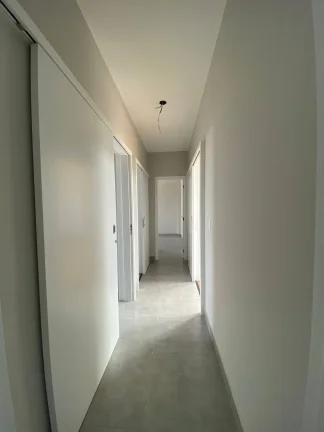 Imagem Maravilhosa casa térrea com 03 suítes, área gourmet integrada com a cozinha