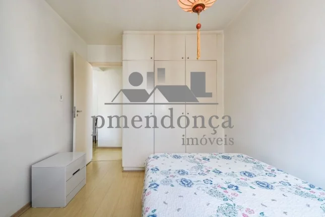 Imagem Ótimo apartamento no 2º andar, localizado na Rua Alves Guimarães, com 129m².