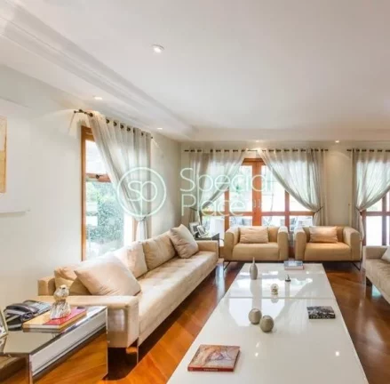 Imagem Clean e espaçosa.! Sala Estar voltada para Jardim com Piscina e Churrasqueira. 5 Dormitórios, send...