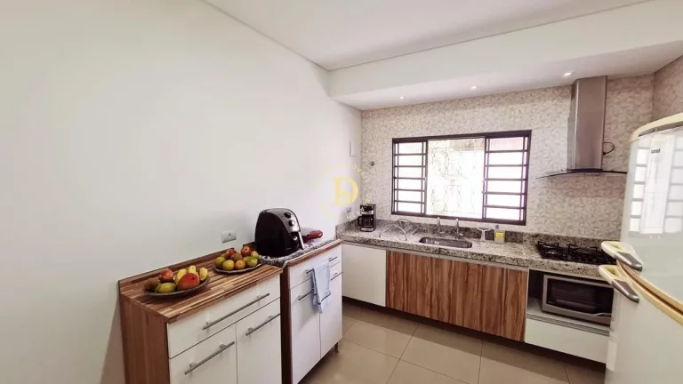 Imagem Casa - Jardim Satélite - SJCampos - 03 Dormitórios (01 Suíte) - 145m²