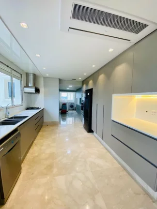 BelÃ­ssimo e requintado apartamento, em localizaÃ§Ã£o nobre da cidade! Contendo 365mÂ², Ã© distribuÃ...