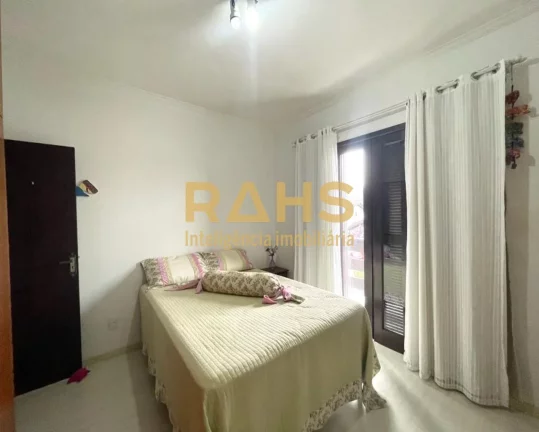 Imagem Ótimo sobrado averbado localizado no Saguaçu, com amplo espaço de fundos, com churrasqueira, pisc...