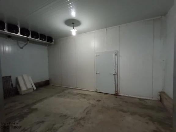Imagem Oportunidade Única de Investimento! Salão Comercial + Apartamento Residencial à Venda em Peruíbe. Bem Pertinho do Mar.