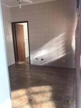 Imagem Casa à venda no Alto da Lapa São Paulo SP com 2 dormitórios, 1 banheiro, 2 vagas de garagem e 170m² de área construída.