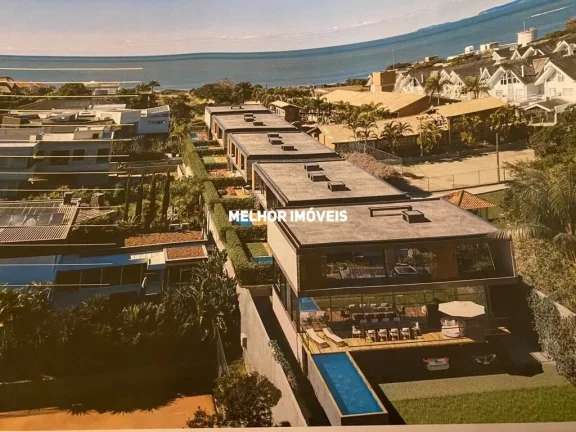 Imagem Casa Alto Padrão em Condomínio Frente Mar Localizado na praia do Estaleiro - SC