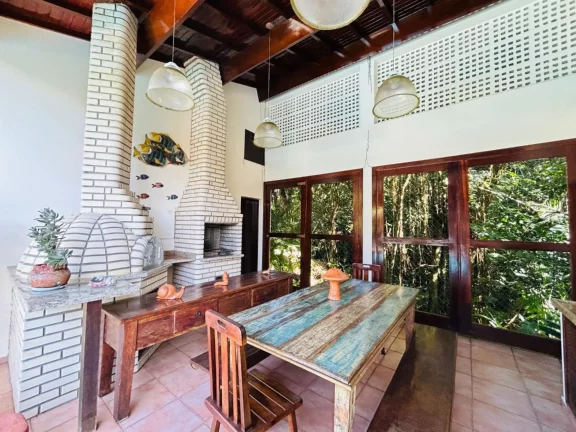 Imagem Imponente casa à venda em Riviera de São Lourenço Módulo 20: 5 quartos, 2 suítes, 3 salas, 4 vagas, 317m² de área.