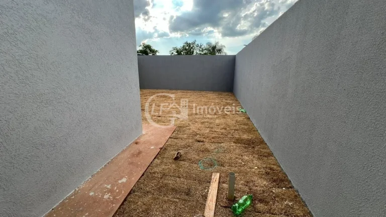 Imagem Imperdível oportunidade de casa à venda em Campo Grande-MS, Jardim Tijuca! 3 quartos, 1 suíte, 2 salas, 1 banheiro, 2 vagas de garagem, 93,72m².