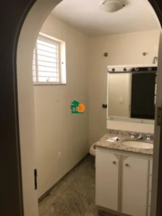 Imagem Casa para Venda em São Roque, Jardim Meny, 4 dormitórios, 1 suíte, 1 banheiro, 4 vagas