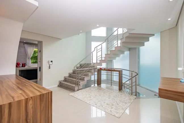 Imagem Casa de alto padrão em condomínio, aceita permuta!