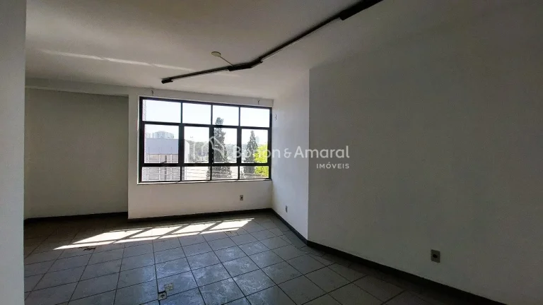 Imagem Excelente sala comercial no centro de Valinhos, disponível para venda ou locação.

Localizada no ...