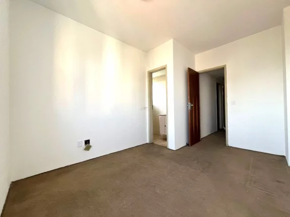 Imagem Apartamento com Sacada Perdizes 3 dormitórios, 1 suíte, 2 vagas de Garagem. Edifício com Piscina e Churrasqueira