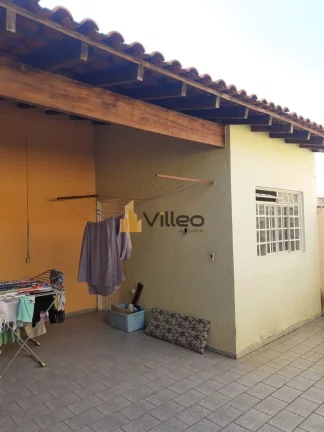 Imagem Viva o equilíbrio perfeito entre tranquilidade e praticidade nesta residência térrea exclusiva no...
