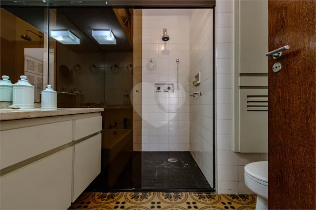 Imagem Casa à venda com 4 quartos, sendo 1 suíte, em Morumbi, São Paulo - SP