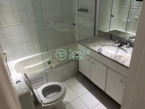 Imagem Apartamento charmoso, muito claro e arejado. Sala espaçosa com terraço e lareira; escritório e sa...