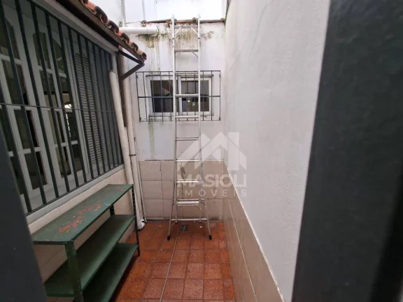 Imagem À VENDA – CASA DUPLEX com 3 quartos / 2 suítes / 2 vagas cobertas com 264 m² em via de grande circulação no Centro de Vila Velha.