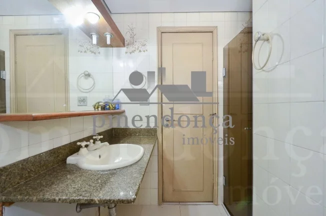 Imagem Apartamento de 141m² em Pinheiros para reforma, 3 quartos e 1 vaga.