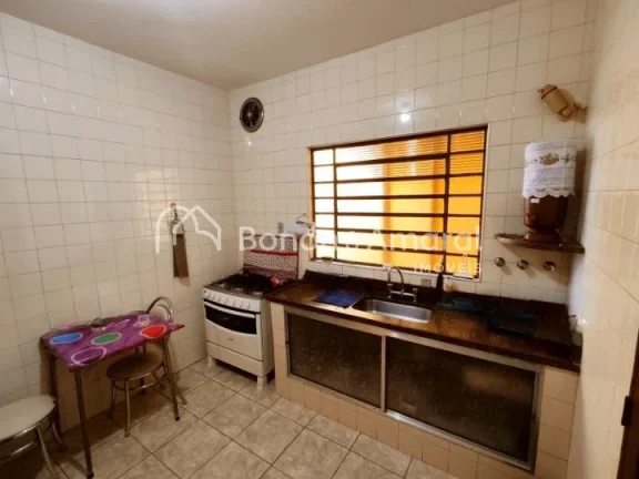 Imagem Casa com 3 Quartos, 2 Banheiros (1 interno e 1 externo)cCopa com área de luz e Sala de Jantar.
Sala...