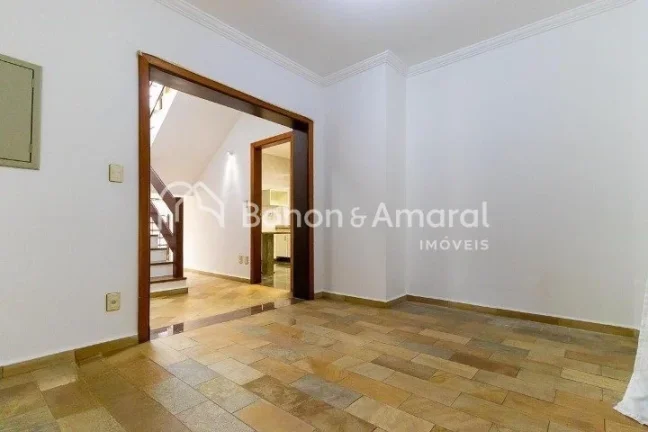 Imagem Ampla e confortável, esta excelente residência conta com 330m² de área construída, oferecendo e...