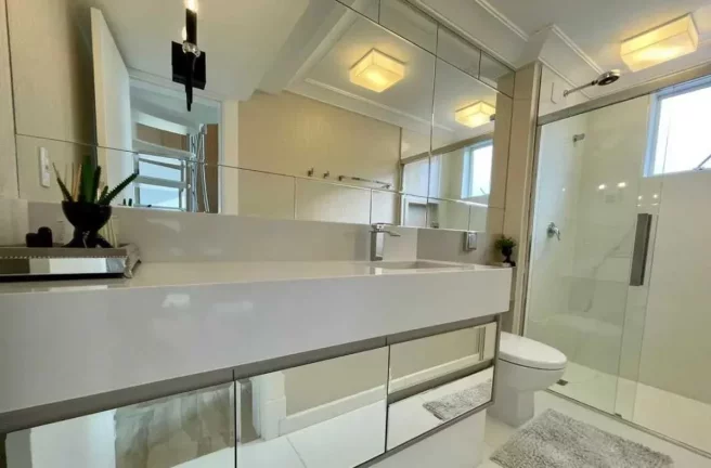 Imagem Cobertura Triplex frente mar com 7 suítes e 6 vagas de garagem em Balneário Camboriú