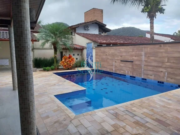 Casa em Condomínio Fechado à Venda em Horto Florestal - Ubatuba/SP.