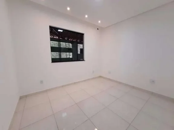 Imagem Casa espaçosa de 3 dormitórios, suíte com varanda e duas vagas de garagem, localizada no bairro Caiçaras em Barbacena