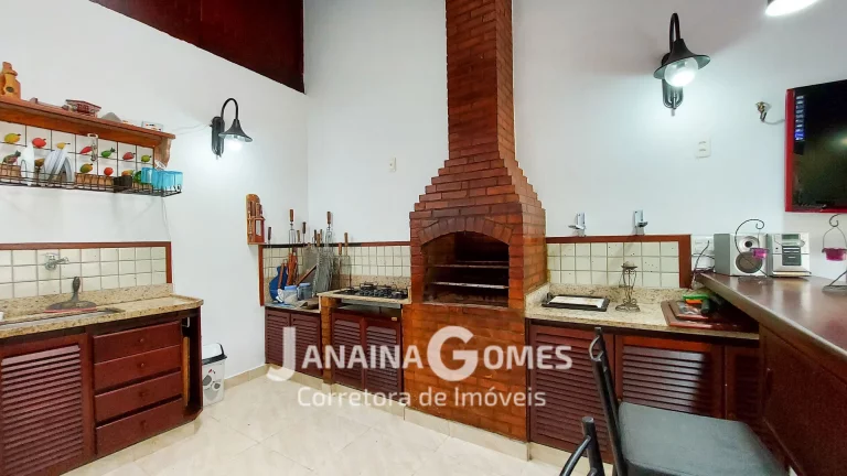 Imagem Casa sofisticada com 4 quartos, 3 suítes, jardins e área de lazer