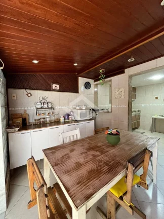 Imagem Casa Triplex de 4 Quartos para Venda na Taquara com 130 m²
