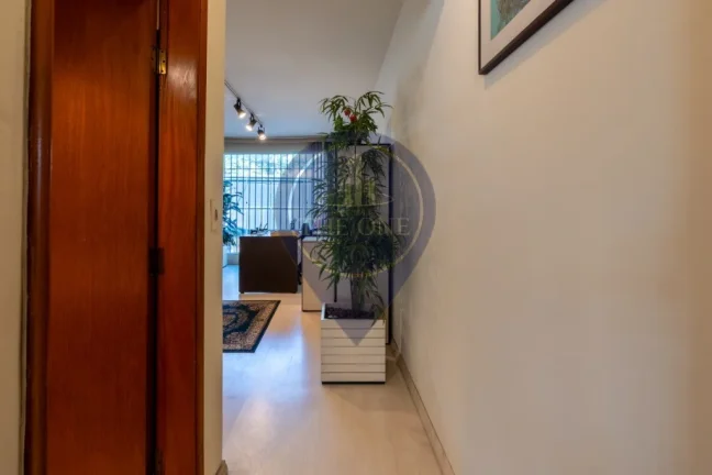Imagem Casa Comercial à Venda na Vila Olímpia: 2 Salas, 3 Banheiros e 2 Vagas de Garagem - São Paulo, SP