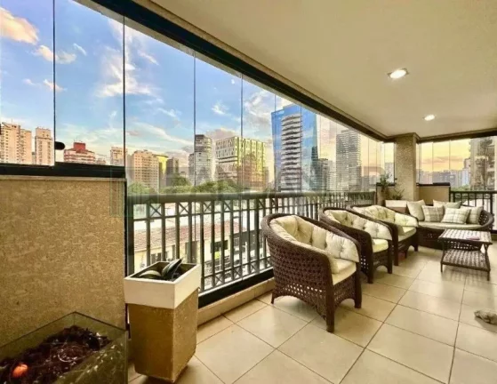 Imagem Apartamento mobiliado na Vila Nova Conceição: 3 quartos, 3 suítes, 3 salas, 5 banheiros, 4 vagas, 182m² - São Paulo-SP