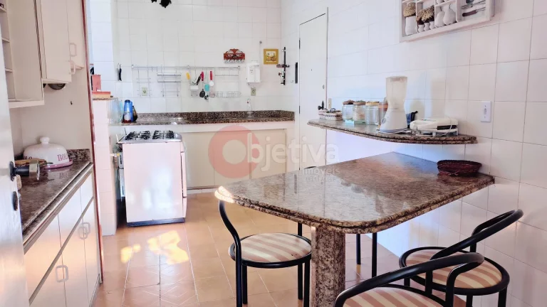 Imagem Cobertura, 5 quartos, 204m², a 50 metros da praia, Algodoal - Cabo Frio