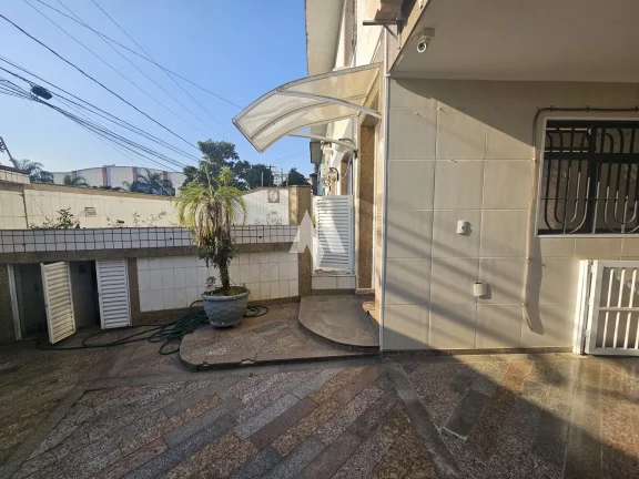 Imagem Sobrado Amplo com piscina e de esquina!