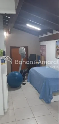 Imagem Linda casa à venda em Valinhos, localizada em condomínio fechado, oferecendo todo o conforto e sof...