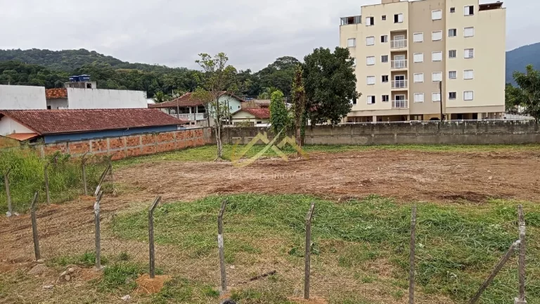 Imagem EXCELENTE ÁREA EM BAIRRO COM MUITOS COMÉRCIOS PARA CONSTRUIR, MURADO E ATERRADO...