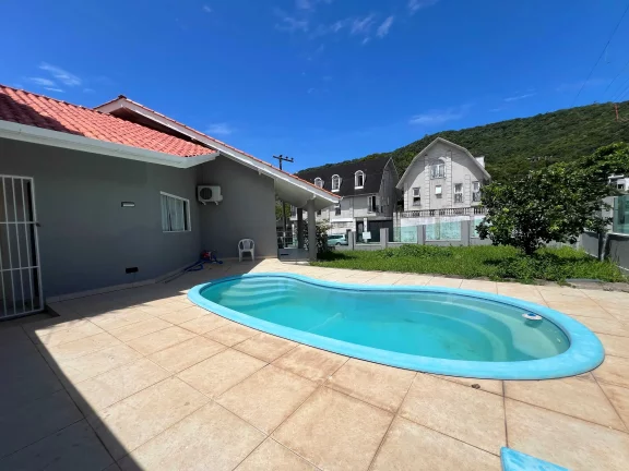 Imagem Casa com Piscina em Balneário Camboriú