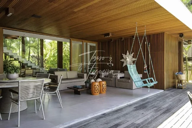 Imagem Casa em Condomínio à venda em Praia do Forte -BA com vista para o mar