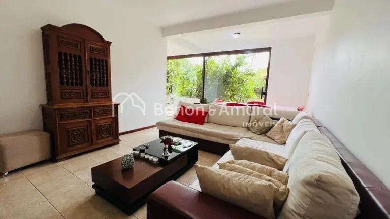 Imagem Linda casa em condomínio - ampla, funcional e muito aconchegante!

Documentação ok para financiam...