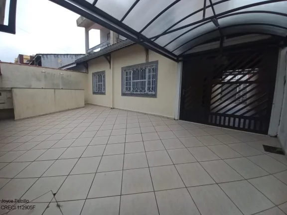 Imagem Casa com 6 dormitórios e a 600m da praia. A venda em Peruíbe