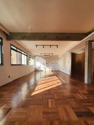 Imagem APTO ESPAÇOSO COM 180 M², 3 SUÍTES, REFORMADA E IMPECÁVEL COM INFRA PARA AR COND, 2 VAGAS DETERMINADAS E 16º ANDAR - JD PAULISTA