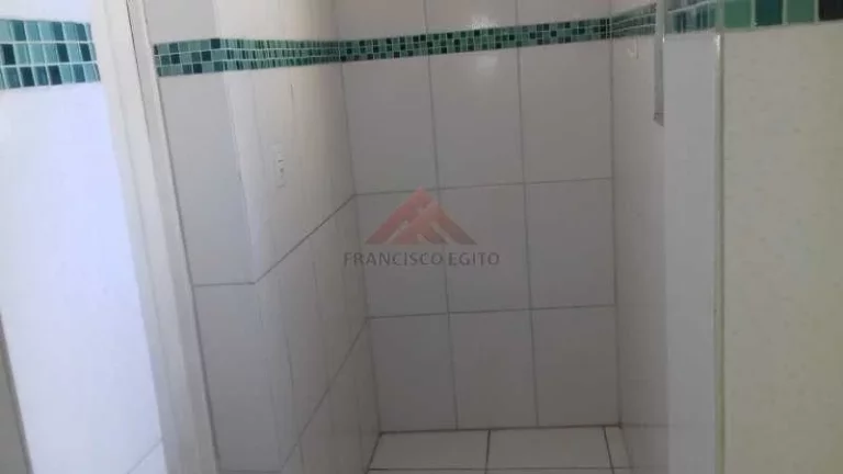 Imagem partamento de 3 quartos, que inclui uma vaga de estacionamento dentro do condomínio,proximo a subida e descida da ponte Rio Niterói, com 02 lances esc