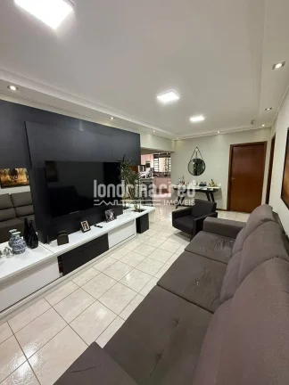 Imagem Casa à Venda na Zona Sul de Londrina com 3 Quartos, Suíte, Energia Solar, Área Gourmet, Móveis Planejados e Sistema de Segurança.