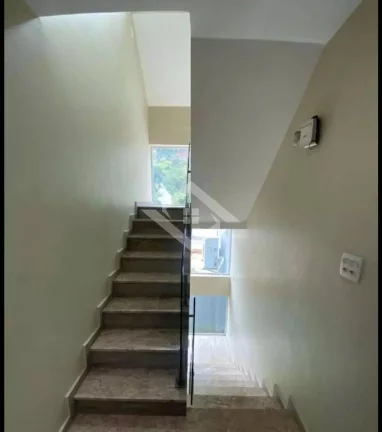 Imagem CASA TRIPLEX COM 300M2 EM CONDOMÍNIO FECHADO TAQUARA MUITO BOM GOSTO