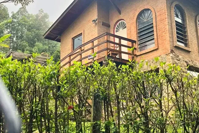 Imagem Casa Rústica de Montanha com Vista Aberta a 1.450 m de Altitude em São Bento do Sapucaí