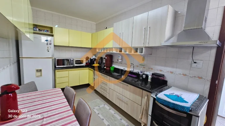 Imagem Excelente oportunidade! Casa à venda em São Paulo-SP, Vila Santana, com 3 quartos, 2 banheiros, 2 vagas de garagem e 132m².