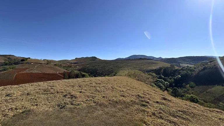 Imagem Domínio de Vista e Eficiência em Santo Antônio do Pinhal: 72.000 m² com Vista para a Pedra do Baú