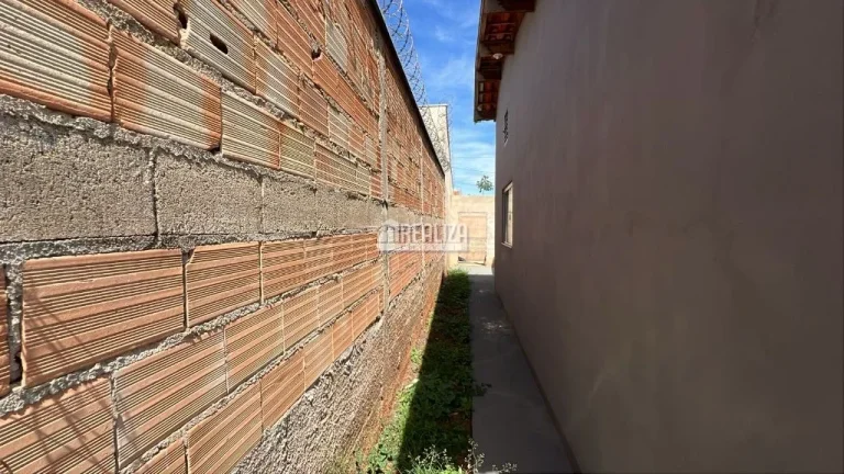 Imagem Casa com 2 dormitórios no bairro Jardim Maria Alice, Uberaba