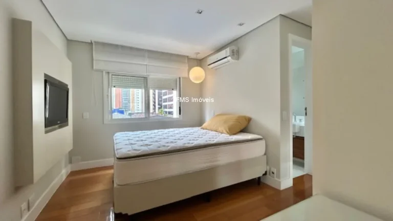 Imagem Imperdível oportunidade: Apartamento de luxo com 3 quartos e 3 suítes em Moema, São Paulo - 210m² e 3 vagas de garagem!