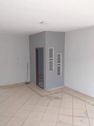 Imagem Linda casa 3 dormitorios - ACEITA corretores para auxilio de vendas