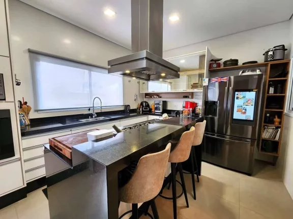 Imagem Cond Alphaville Granja Viana - Moderna, 3 suítes, gourmet e piscina!