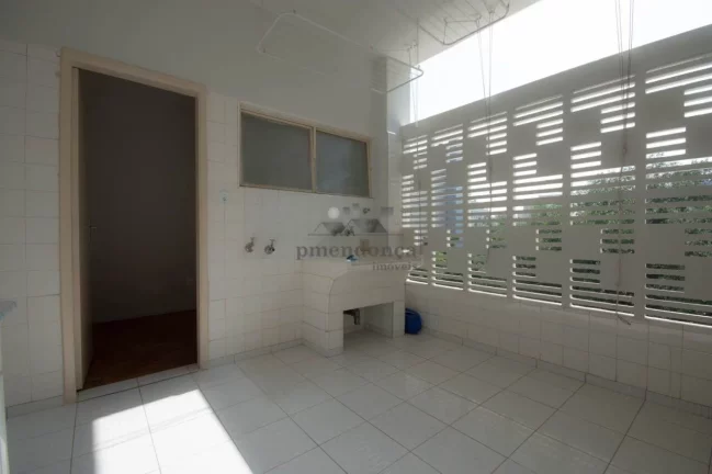 Imagem Apartamento com amplo living, 3 dormitorios sendo uma suite, apartamento com piso em tacos nos dormi...
